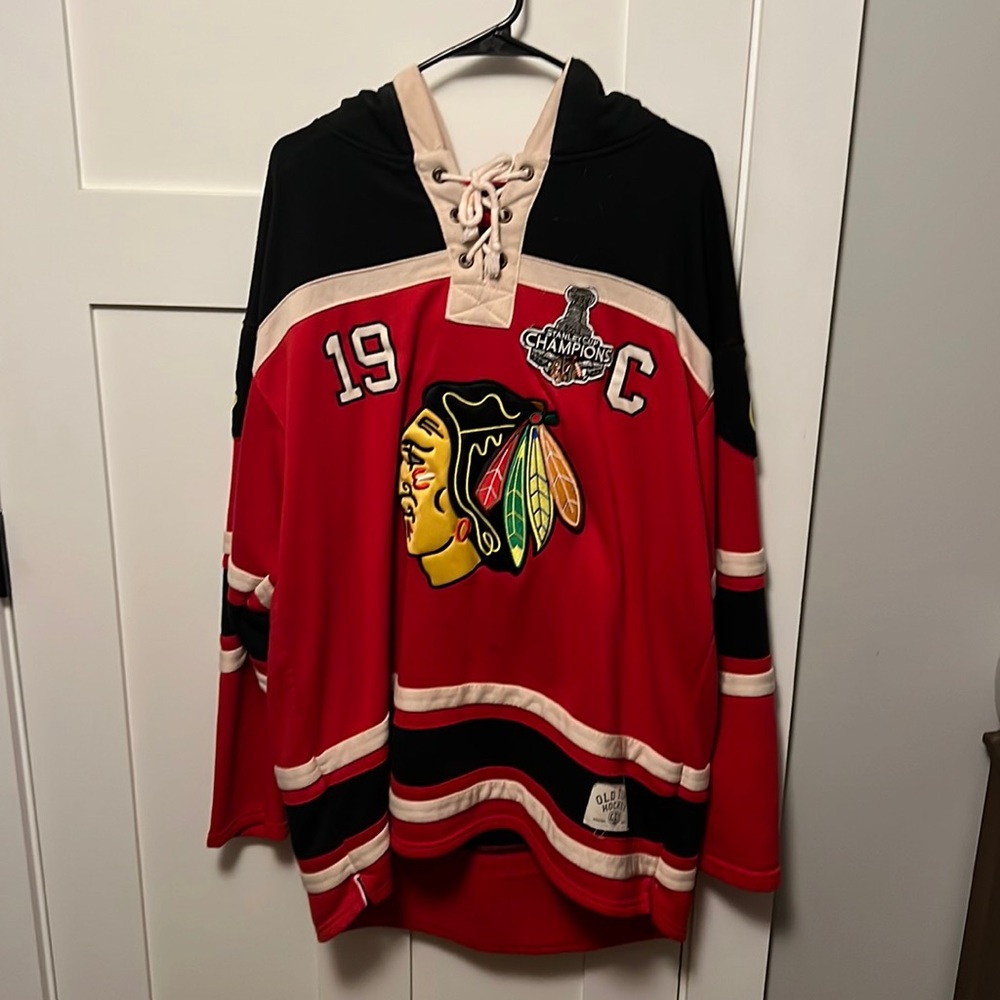 Old time hockey Blackhawks sweater. Johnathan Towes